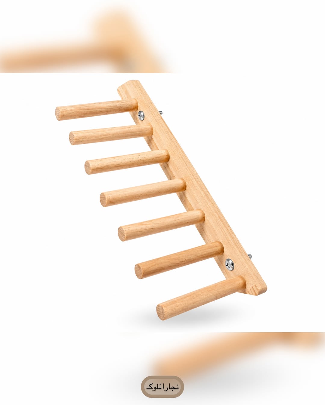 پله یکطرفه روی قفس چوبی